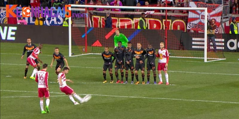 Quy luật đá phạt gián tiếp là gì được quy định chi tiết