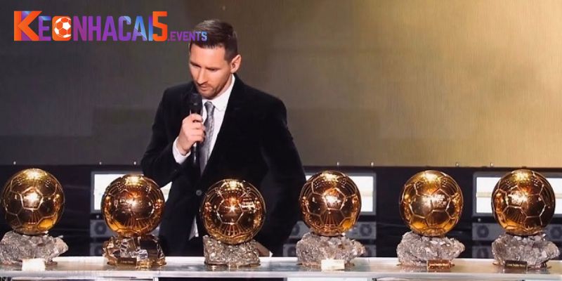 Tìm hiểu nguồn gốc quả bóng vàng là gì qua từng năm